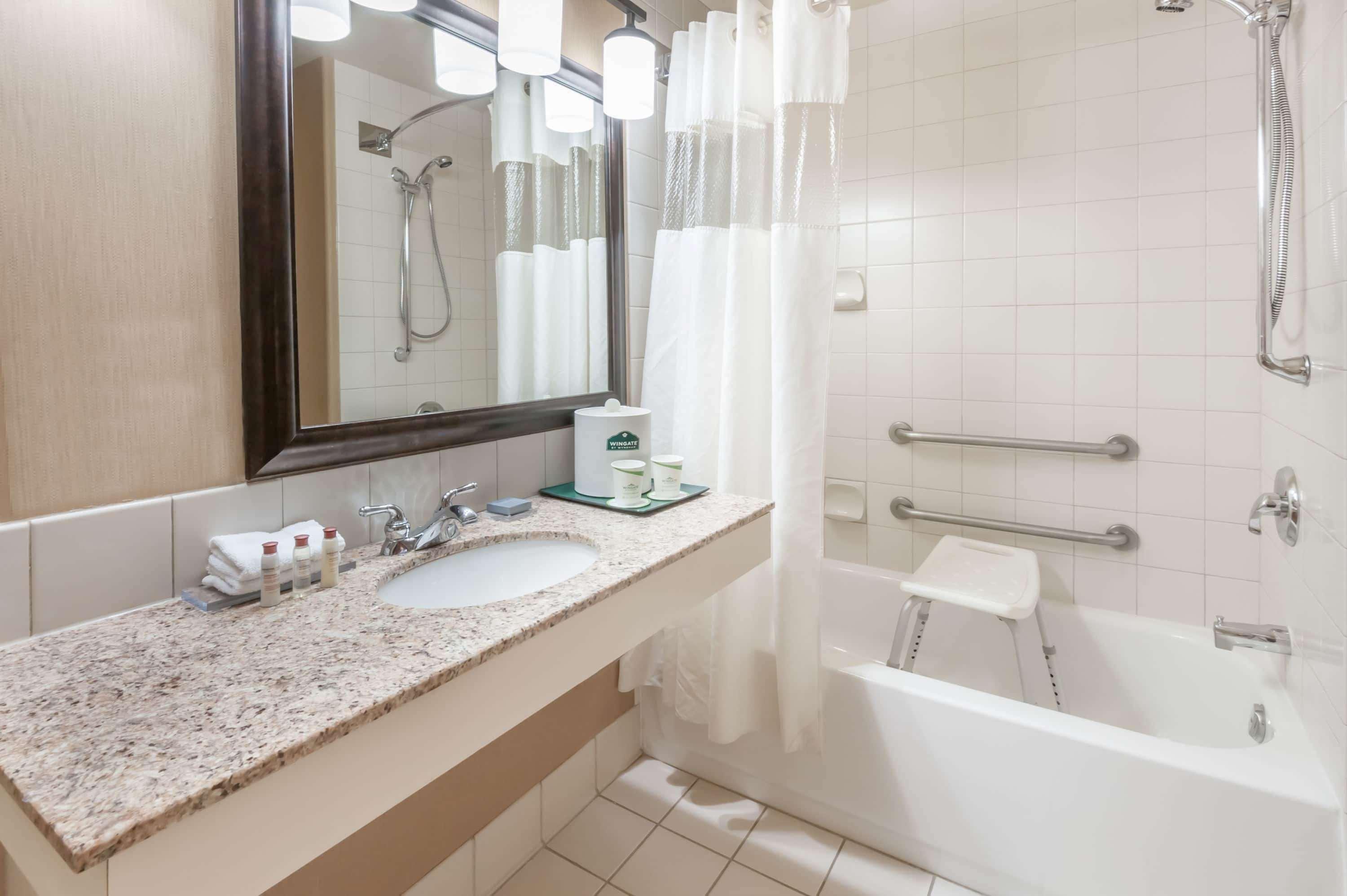 Wingate By Wyndham - Edmonton West Hotel Екстериор снимка