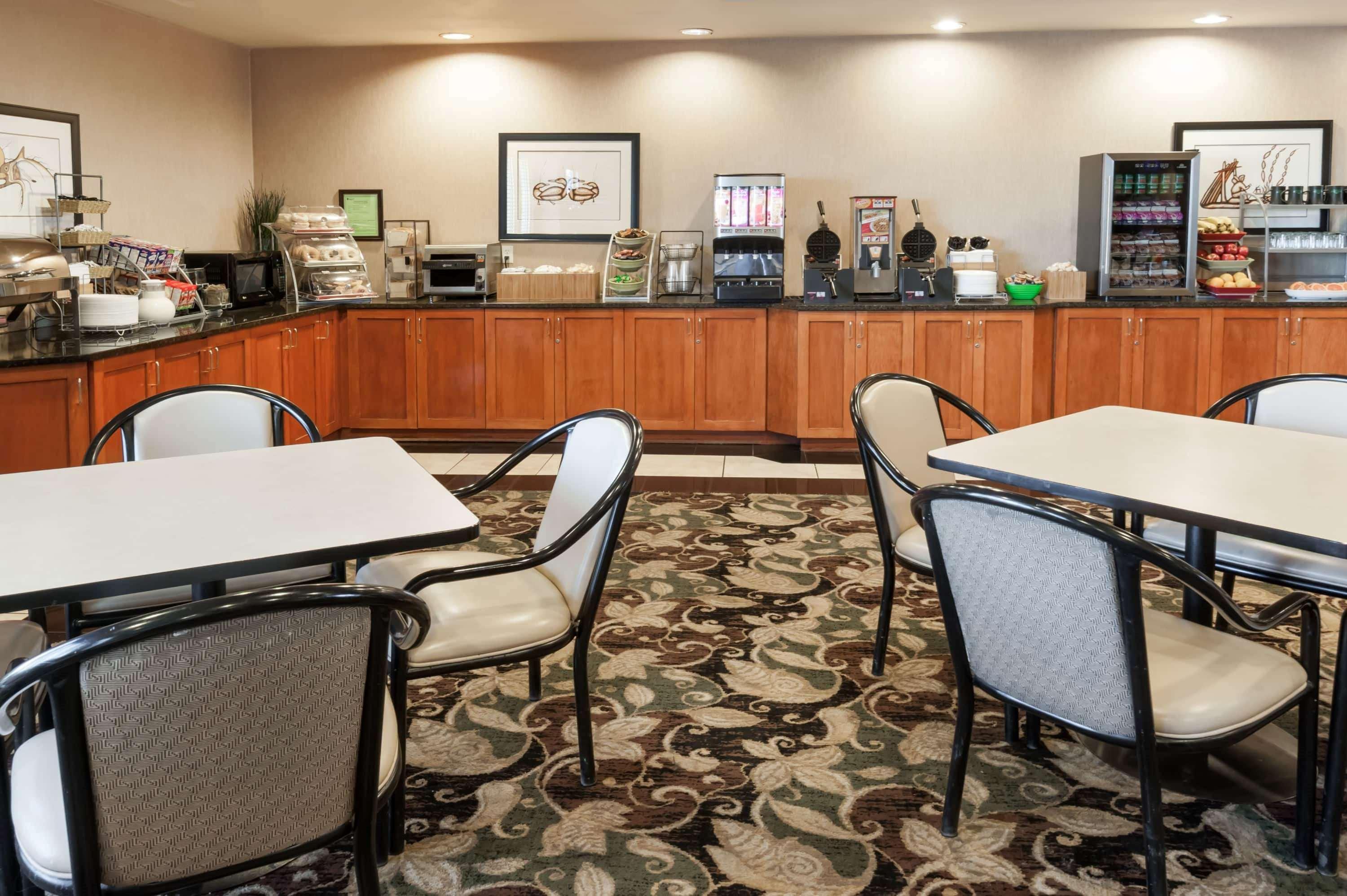 Wingate By Wyndham - Edmonton West Hotel Екстериор снимка