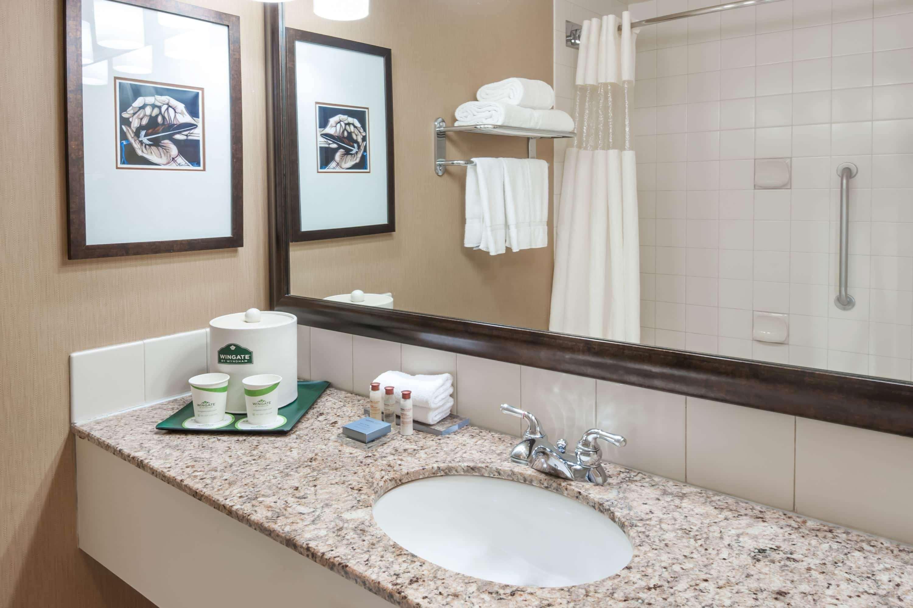 Wingate By Wyndham - Edmonton West Hotel Екстериор снимка