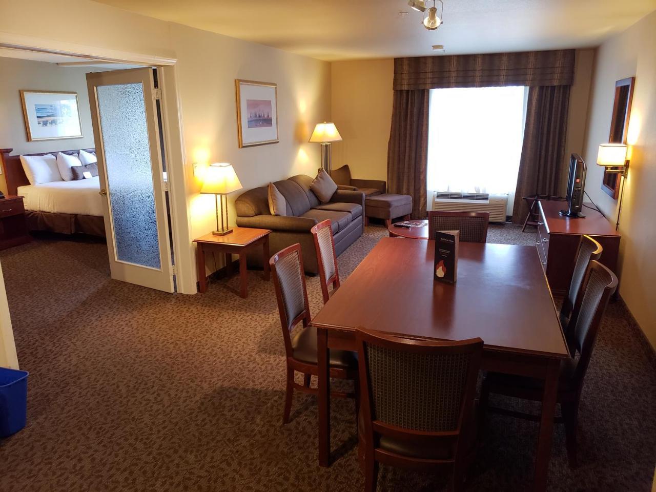 Wingate By Wyndham - Edmonton West Hotel Екстериор снимка