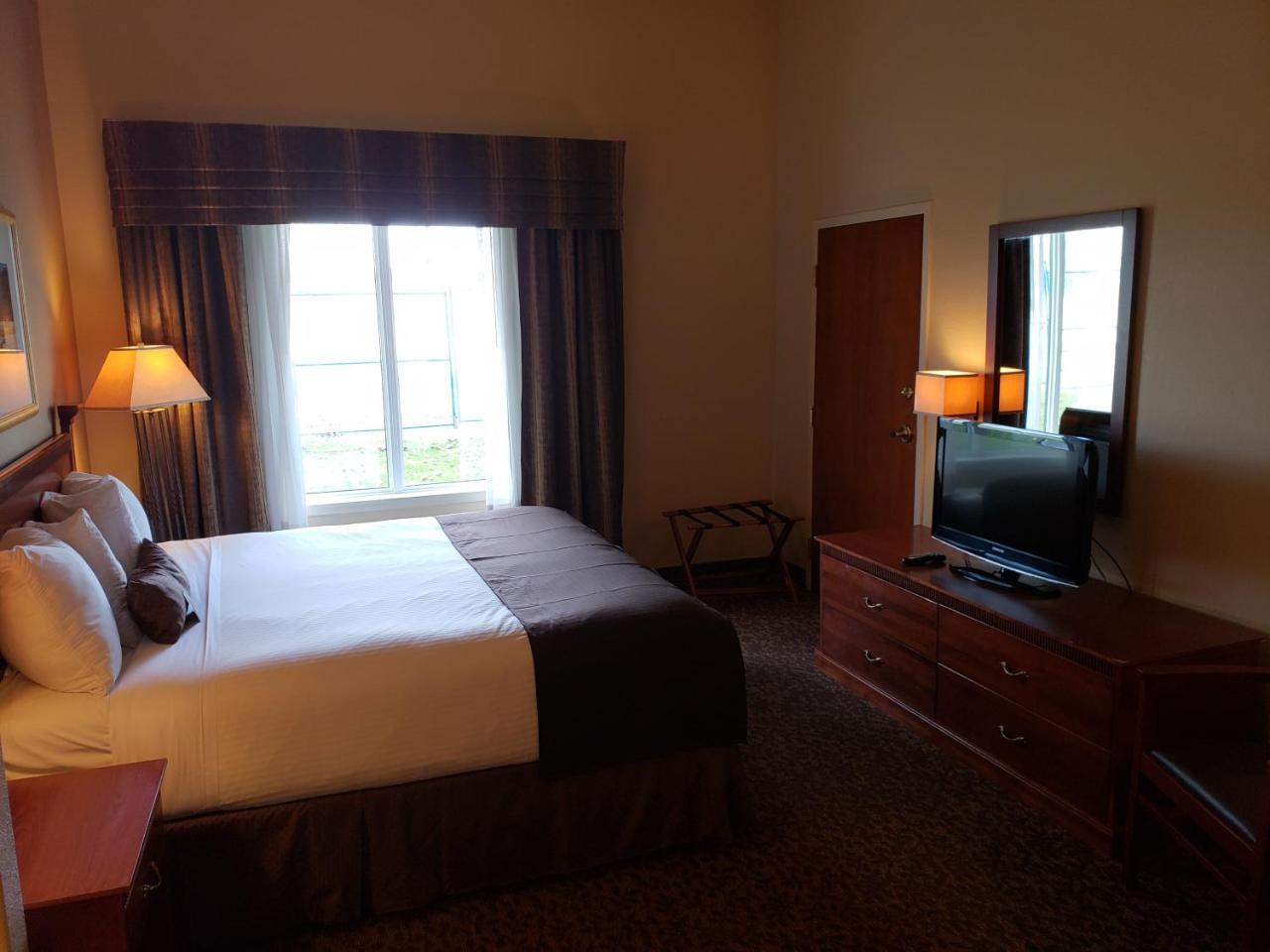 Wingate By Wyndham - Edmonton West Hotel Екстериор снимка