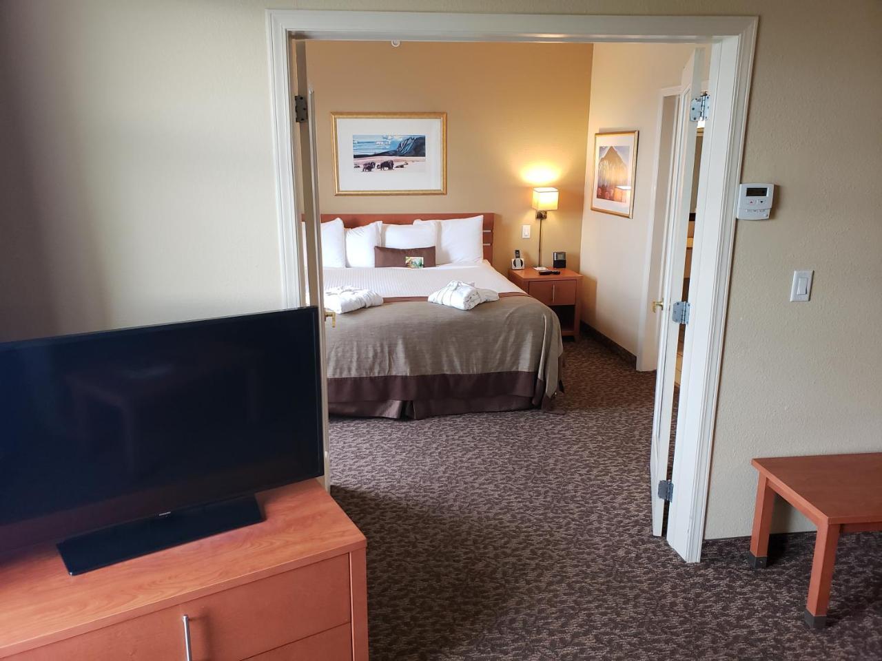 Wingate By Wyndham - Edmonton West Hotel Екстериор снимка