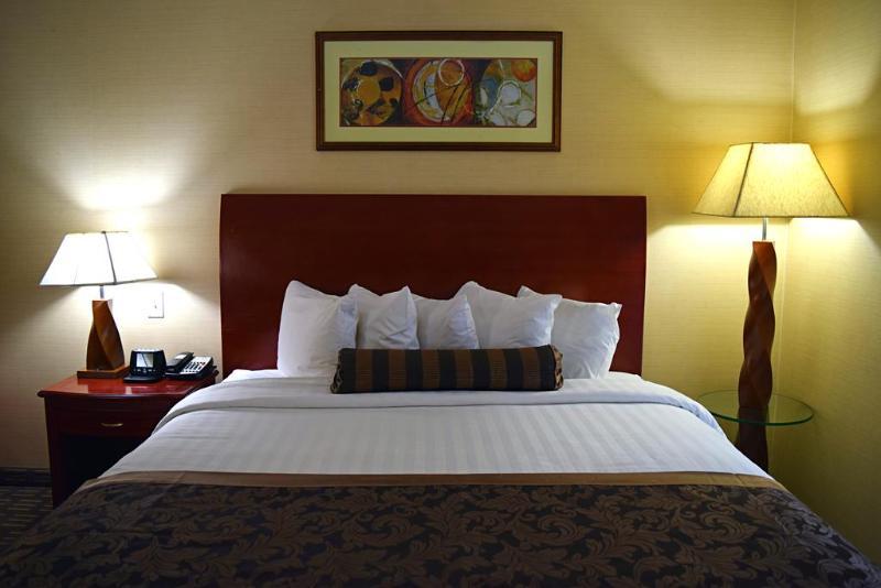Wingate By Wyndham - Edmonton West Hotel Екстериор снимка